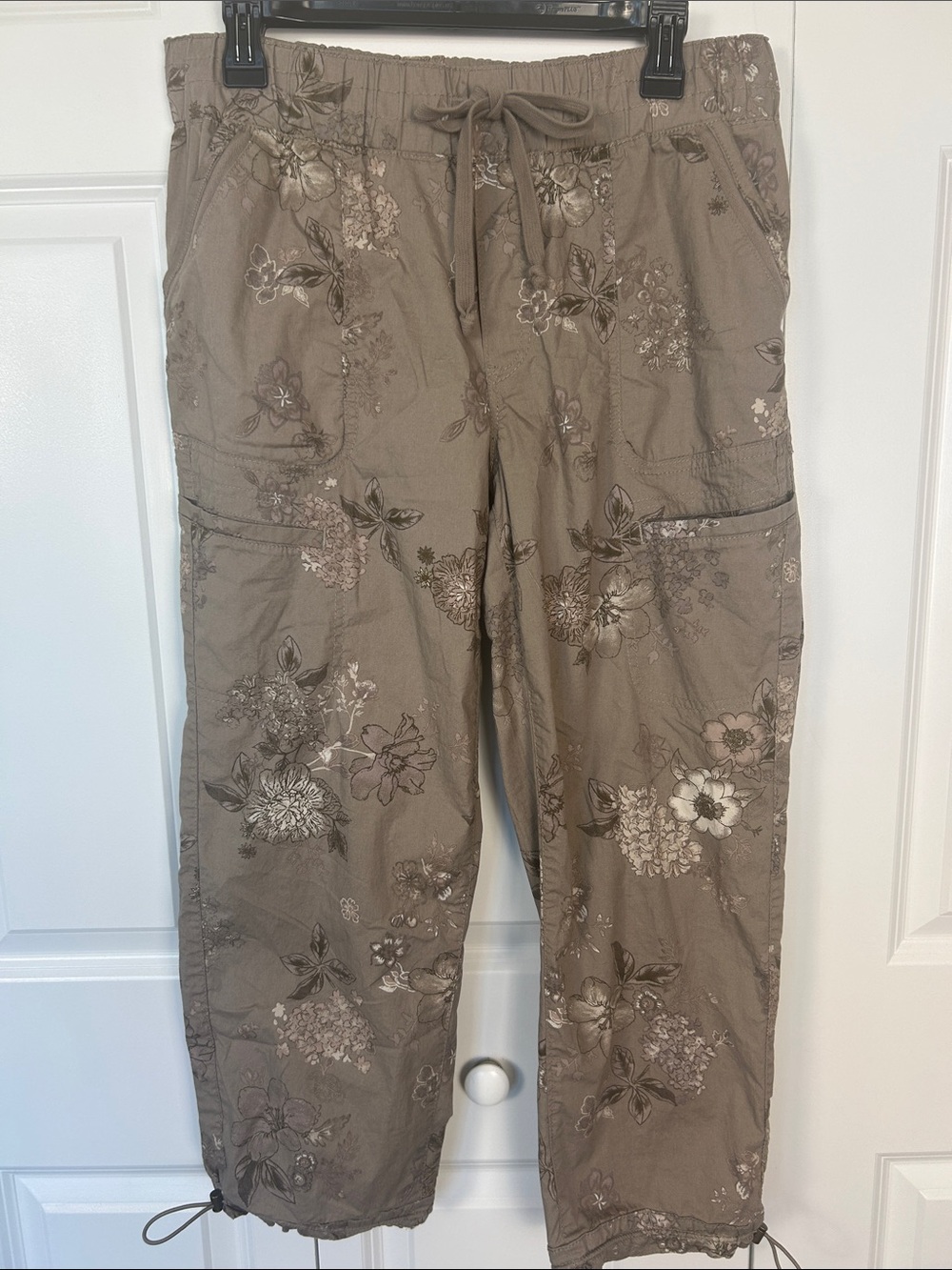 Democracy Taupe Floral Cropped Utility Pants Size 10